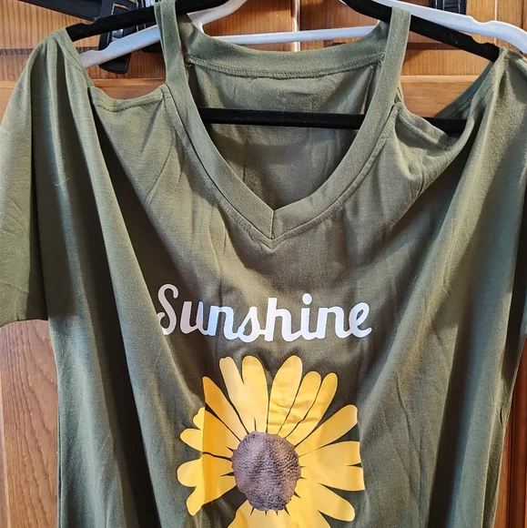 Sunflower cold shoulder large dress - Picture 2 of 4